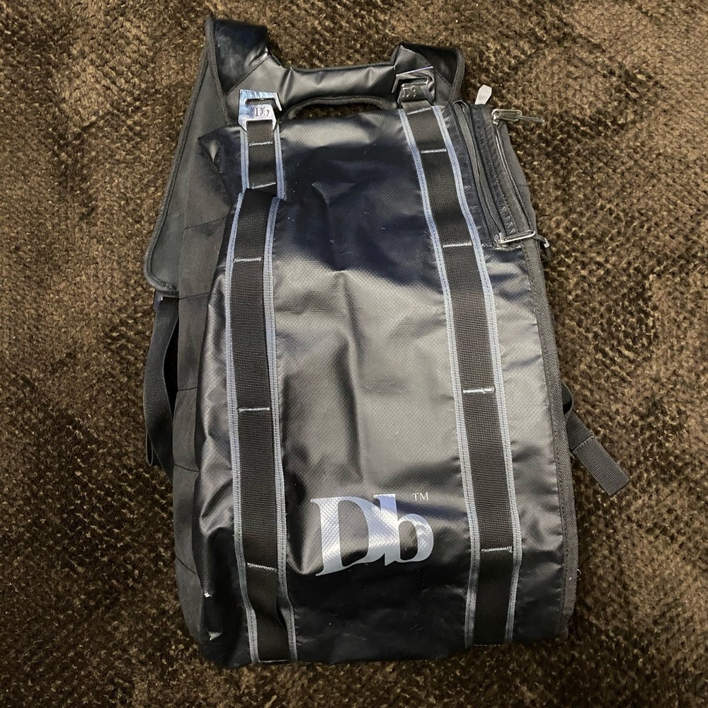 NWT The base 15L douchebag